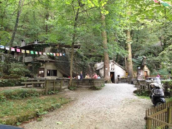 Riviera餐馆和美食-Grotto Sacchi