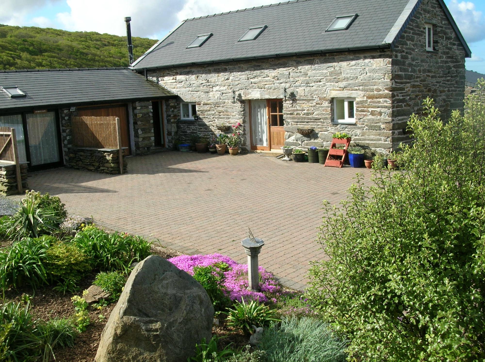 Awel Y Mynydd-官方