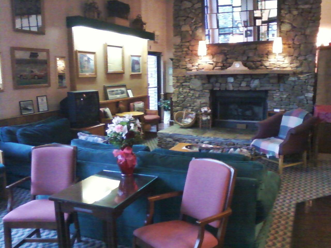 Americourt Hotel Mountain City主图