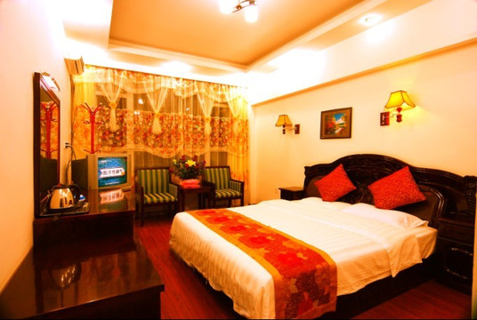 峨眉山蜀乡酒店主图