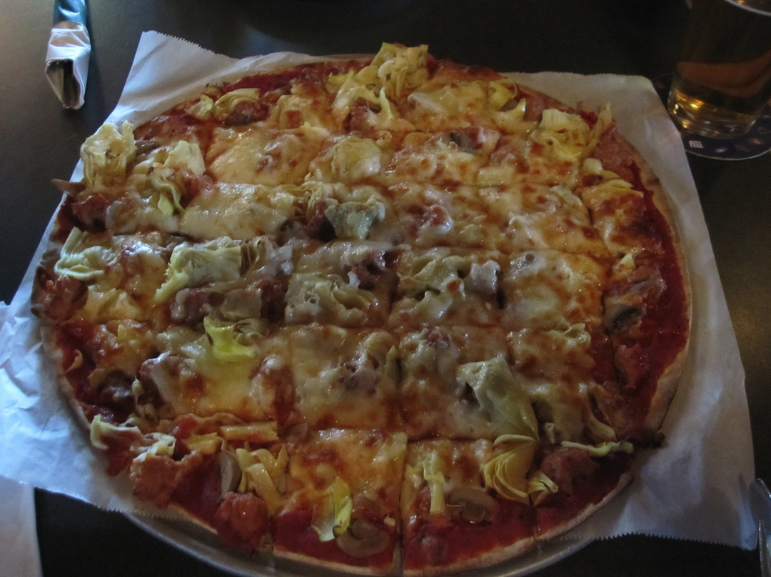 Cr's Sports Bar & Carbone's Pizzeria