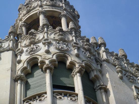 高迪建筑区徒步旅行-巴塞罗那必去景点