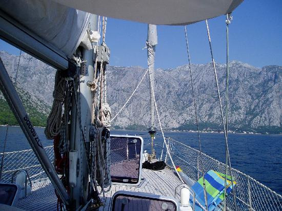A Day Out On Yacht Monty B-科托尔必去景点
