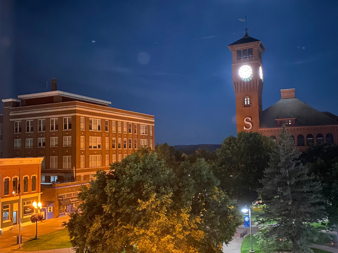 Cobblestone Inn & Suites at UW Stout - Downtown Menomonie主图