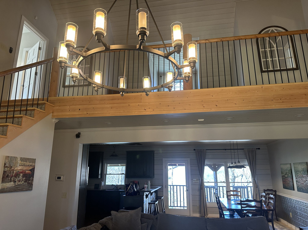 Barefoot Hills主图