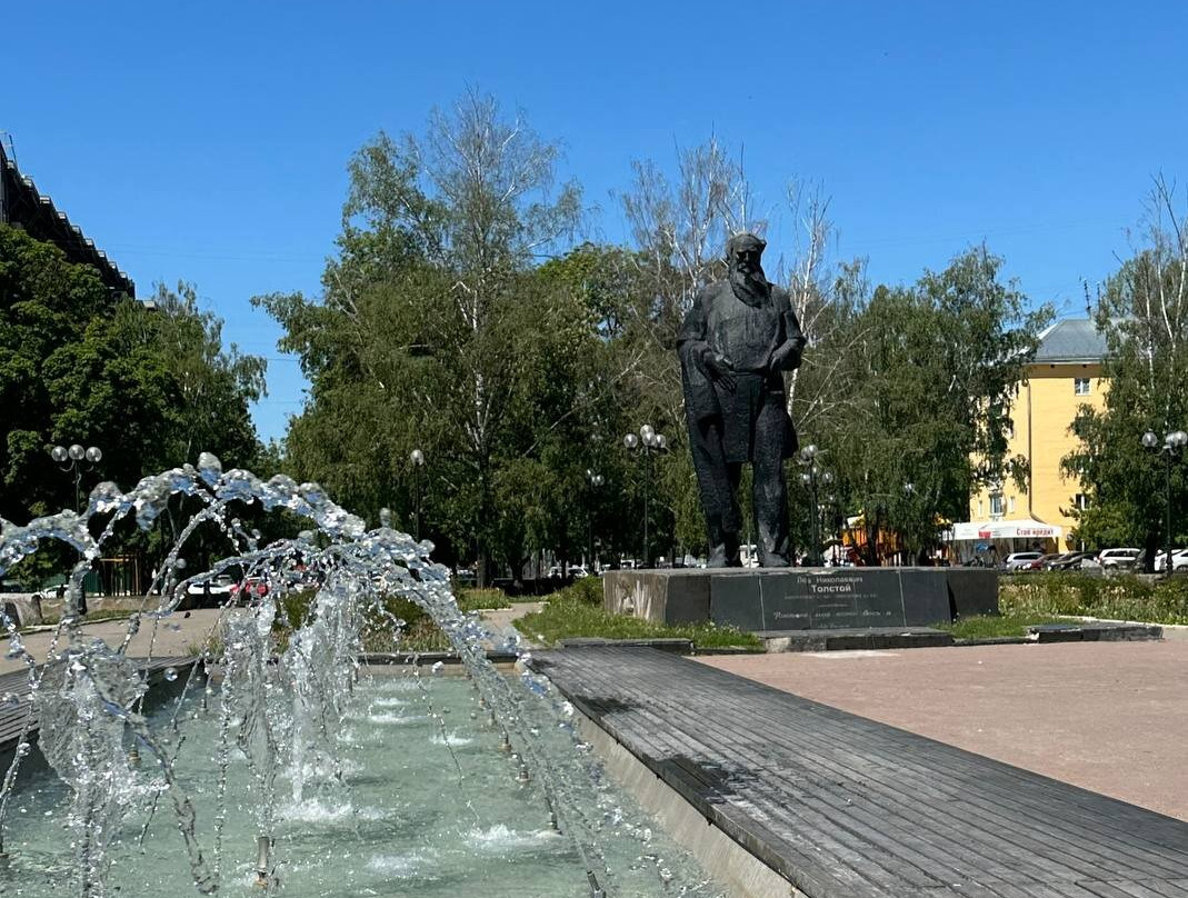 Monument to Lev Tolstoi景点图片