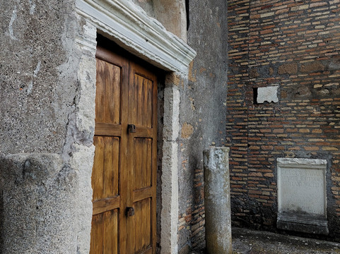 Chiesa dei Santi Abbondio e Abbondanzio-Rignano Flaminio必去景点