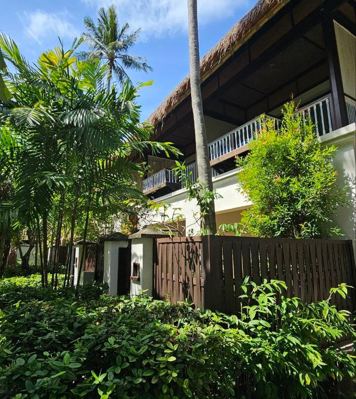 速达马拉套房和圣吉吉别墅酒店主图