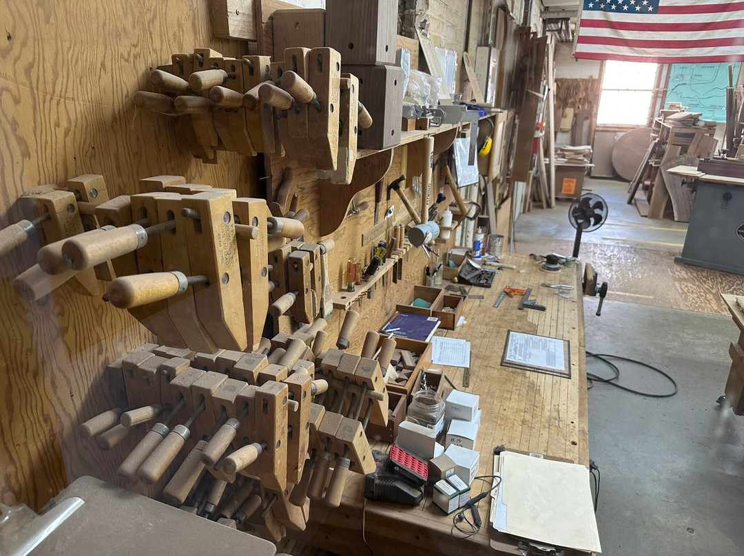 Amana Furniture & Clock Shop-Amana必去景点