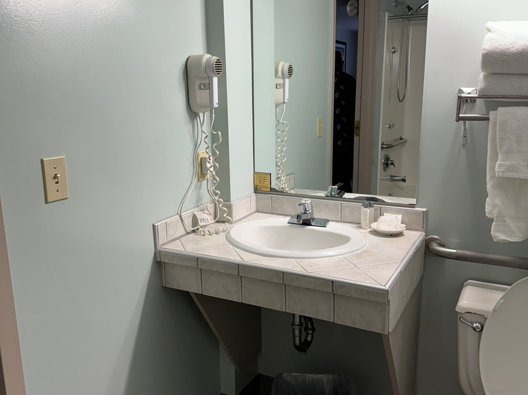 Dunes Waterfront Resort主图