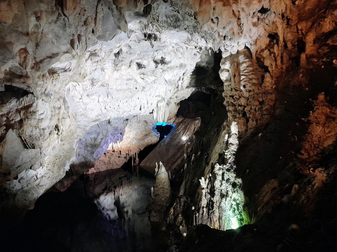 Vrelo Cave-Dolna Matka必去景点