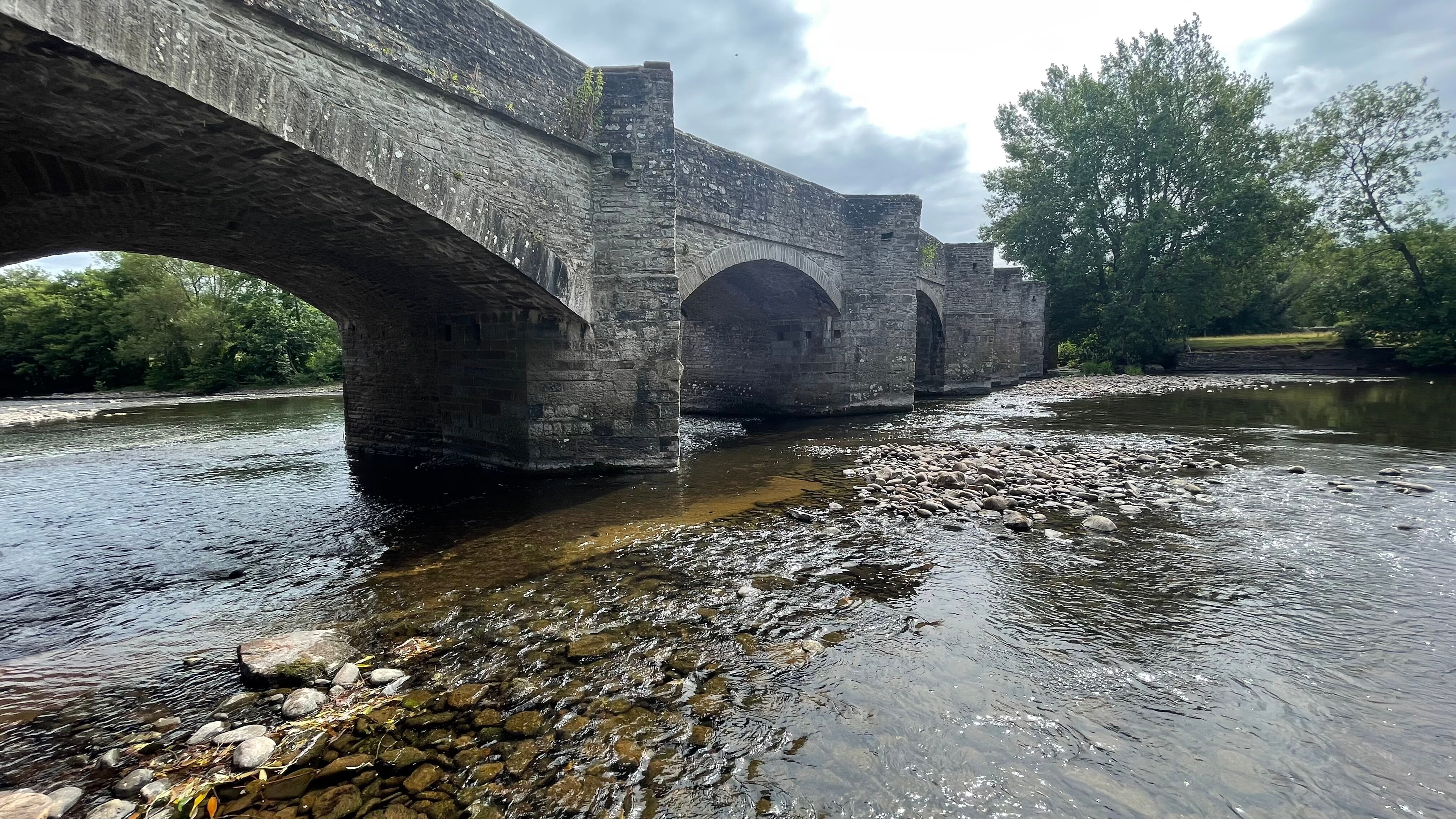 Dragon Inn Crickhowell-官方