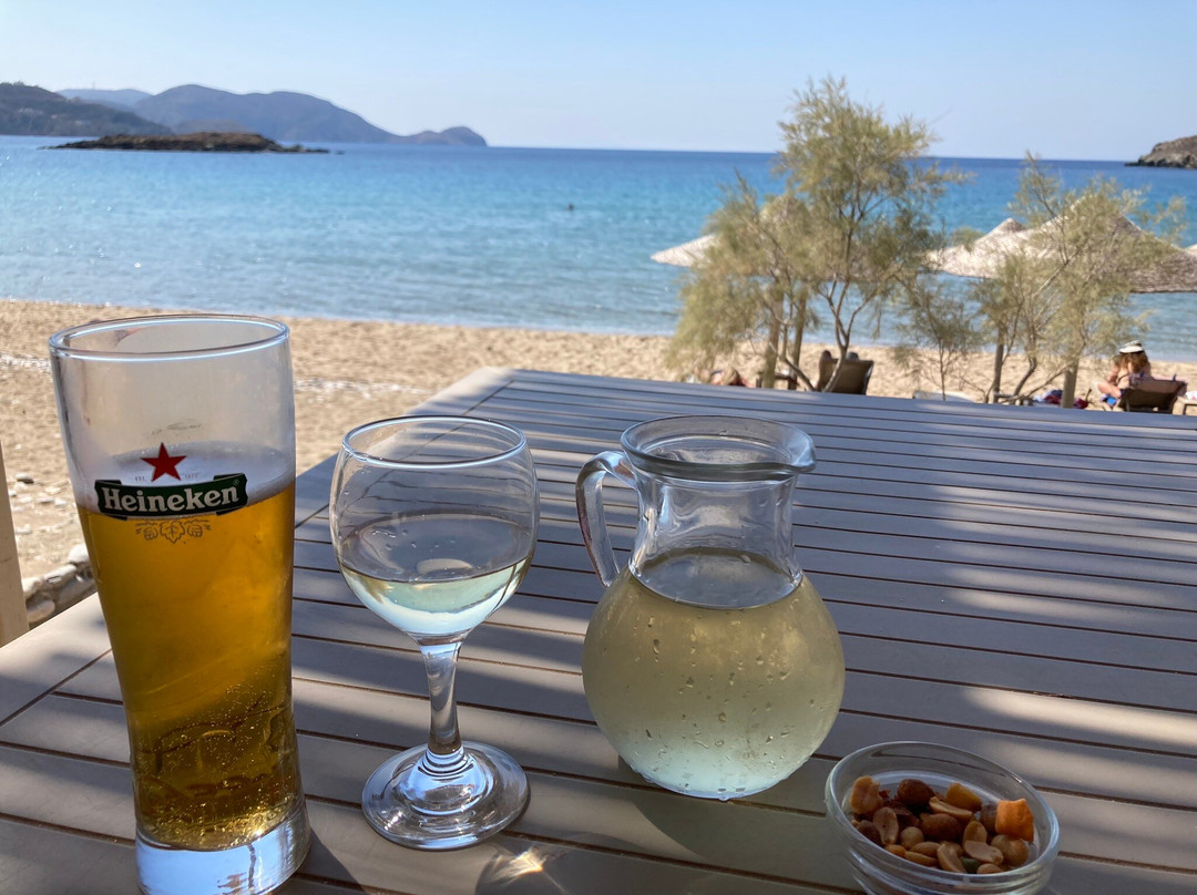 Delfini Beach Bar-Kini必去景点