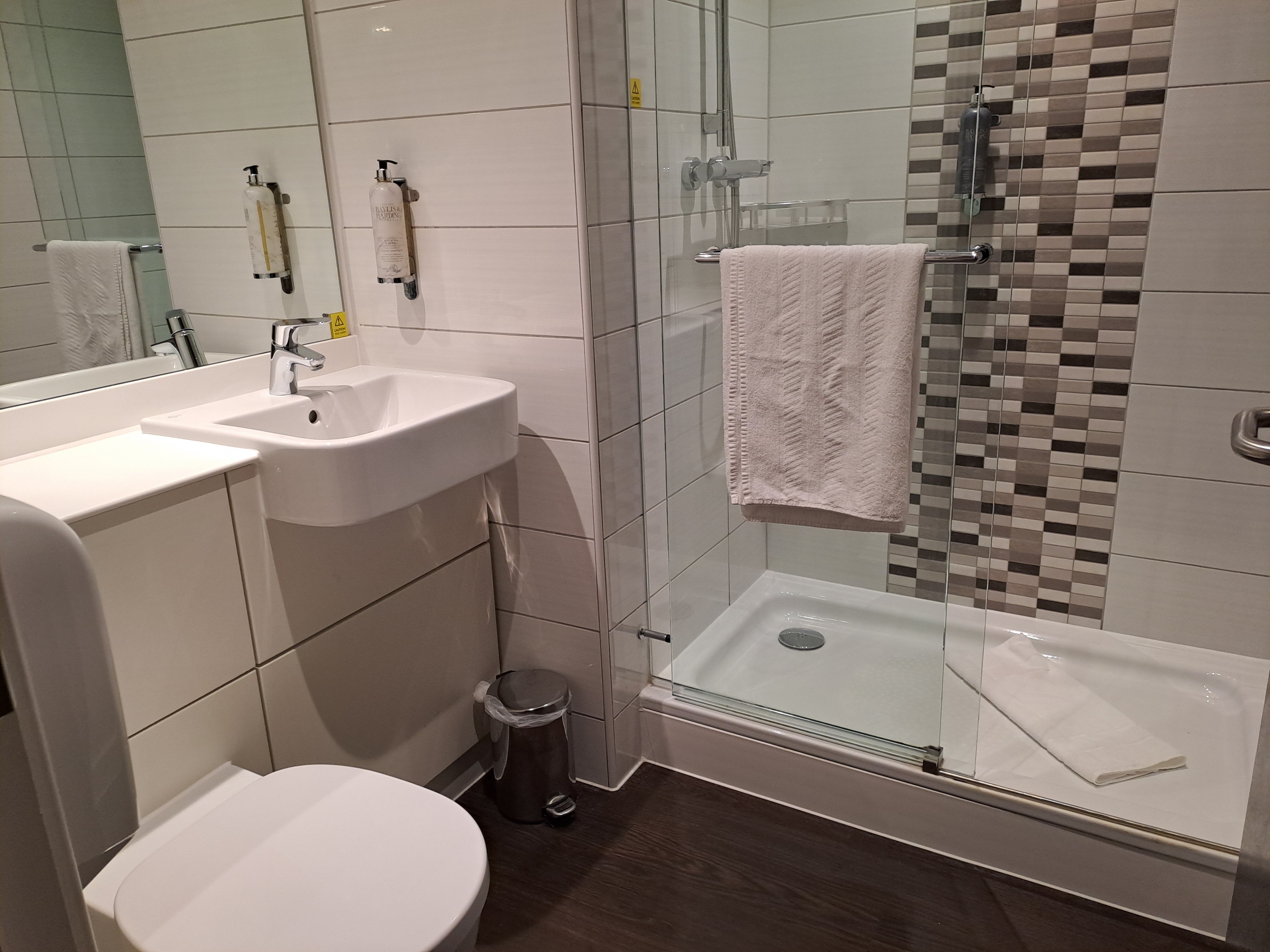 Premier Inn Royal Tunbridge Wells-浴室