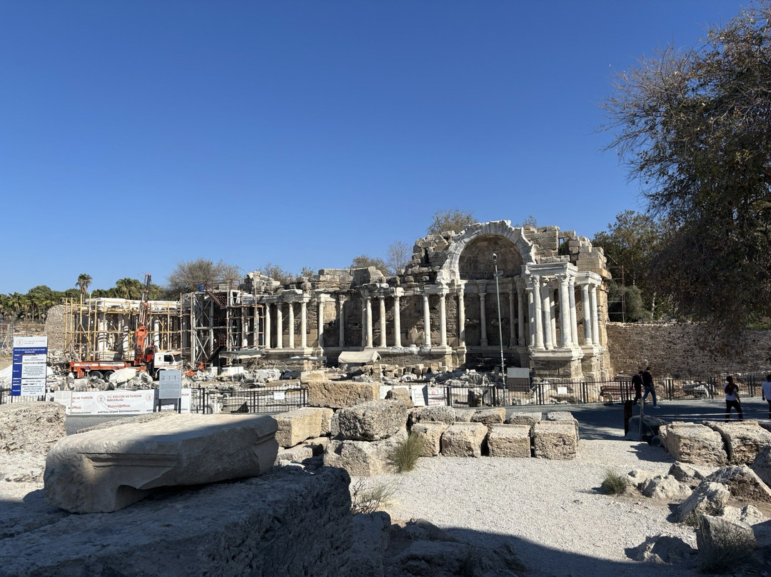 Monumental Fountain (Nymphaeum)景点图片