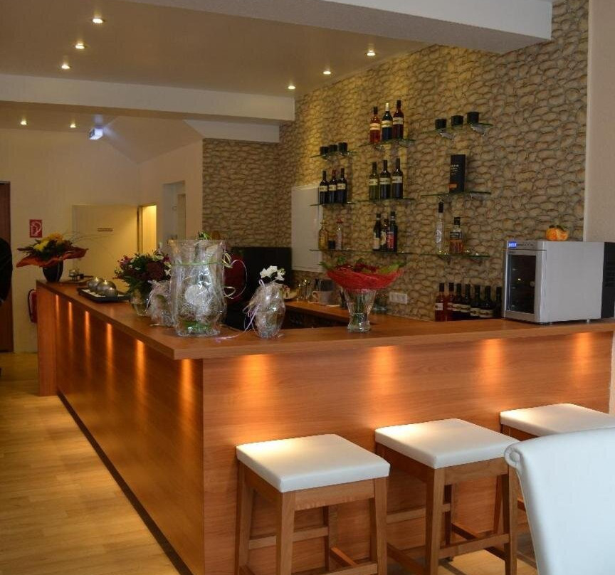 莱茵河-奥特斯塔德特德酒店