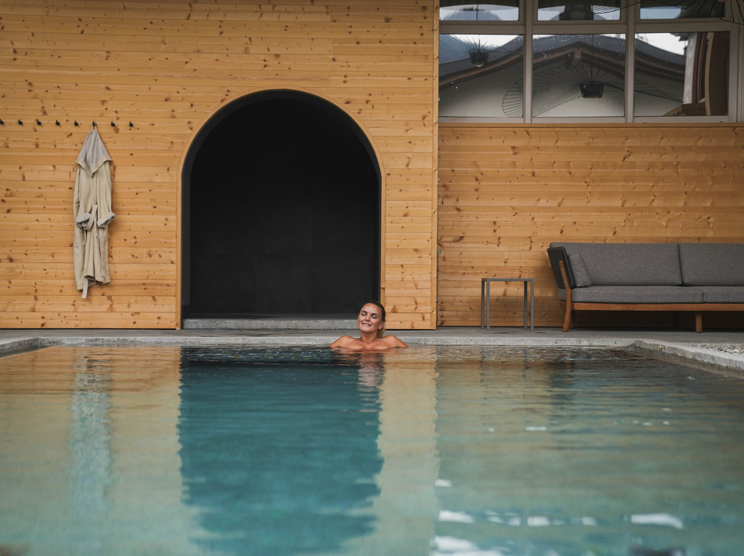 瓦尔赛罗夫酒店主图