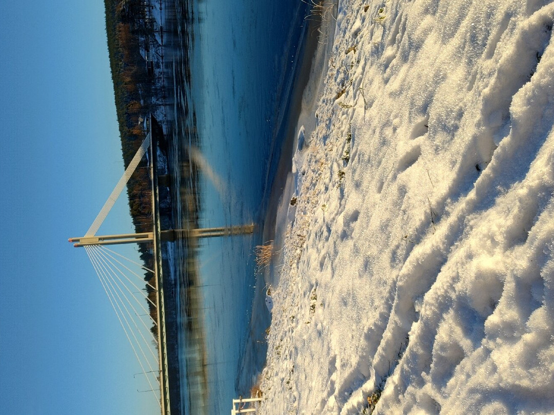 Lumberjack's Candle Bridge-罗瓦涅米必去景点