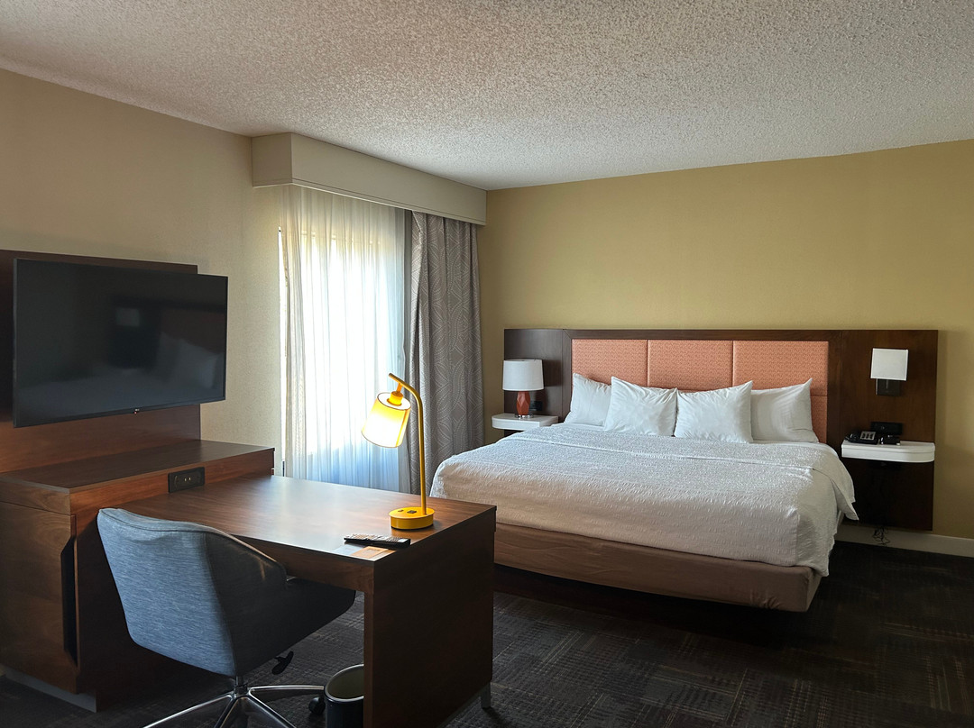Hampton Inn & Suites Norfolk-Airport主图