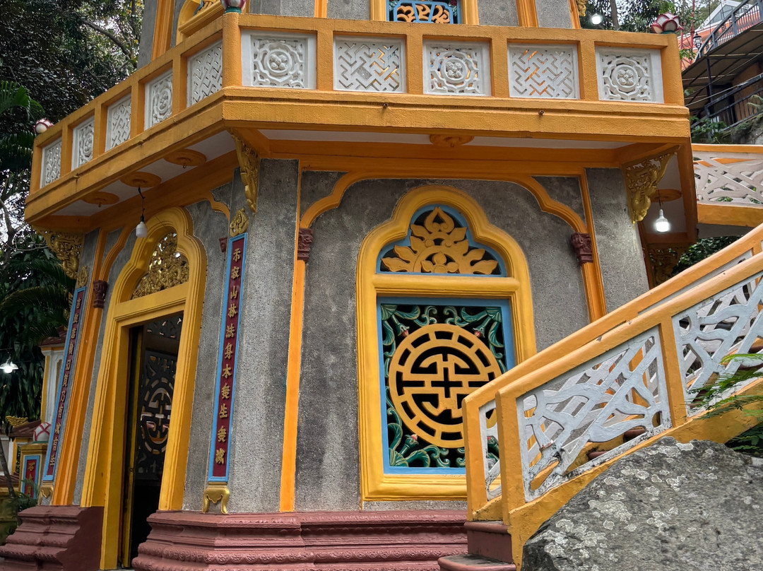 Buddha Nirvana Black Virgin Mountain-西宁必去景点