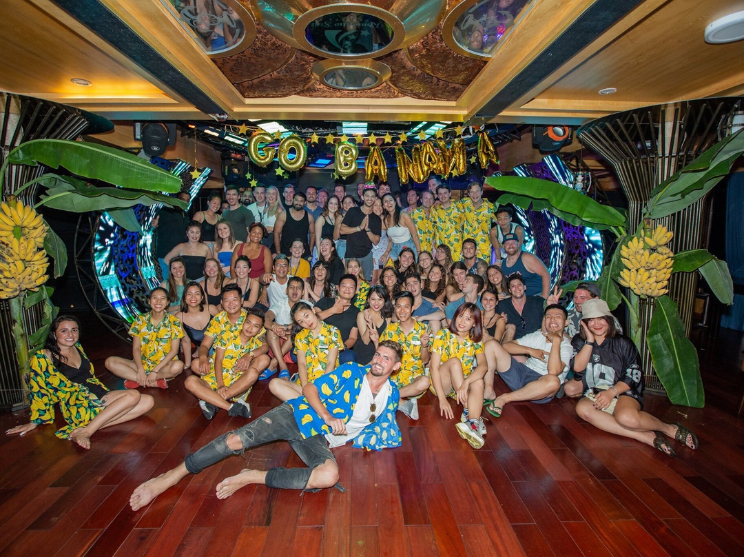 Oasis Bay Party Tours景点图片