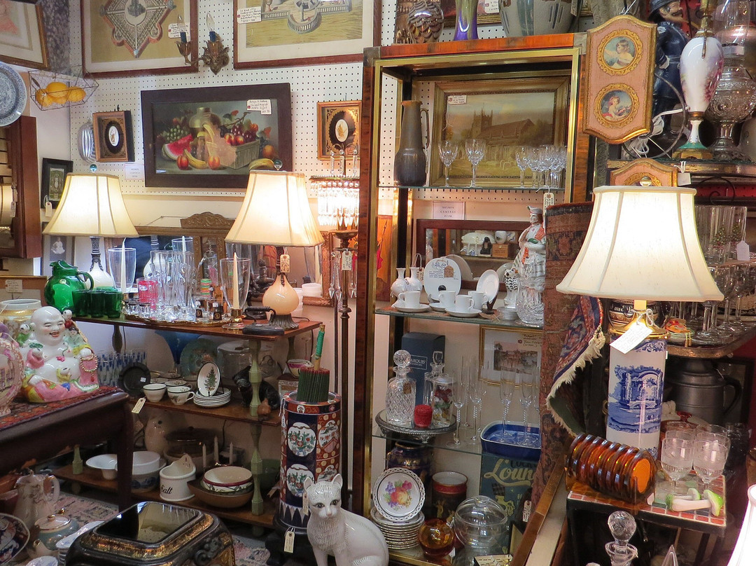 The Summit Antiques Center景点图片
