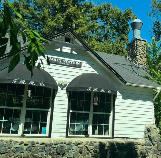 Featherbed Railroad Bed & Breakfast Resort主图