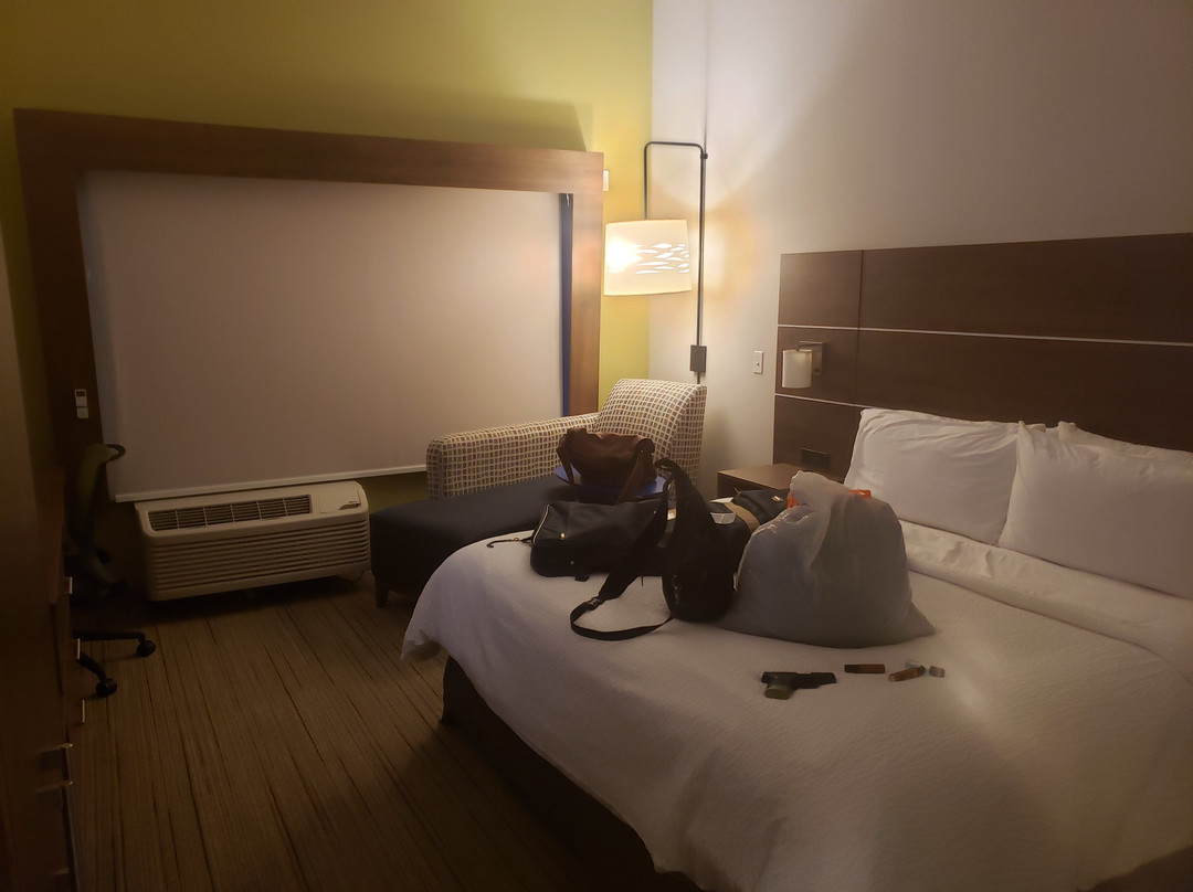 Holiday Inn Express & Suites Madisonville By IHG主图