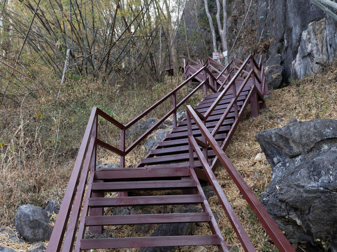 Wat Chaloem Phra Kiat-暖武里必去景点