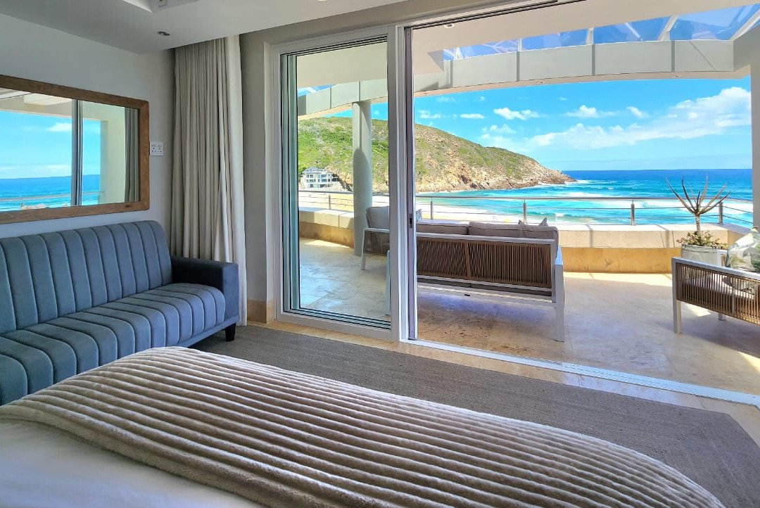 Waves of Grace Seafront Villa主图