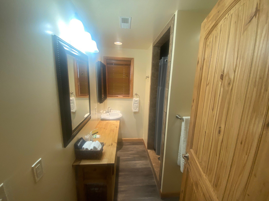 河边小木屋主图