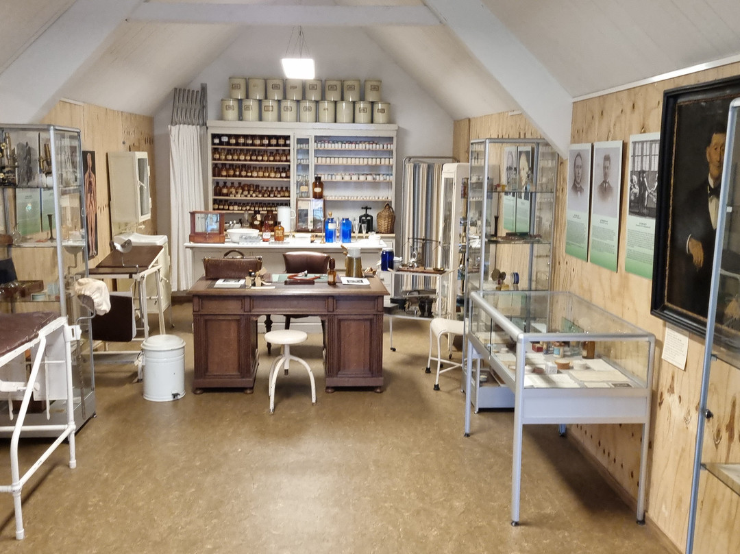 Museum De Dorpsdokter-希尔法伦贝克必去景点