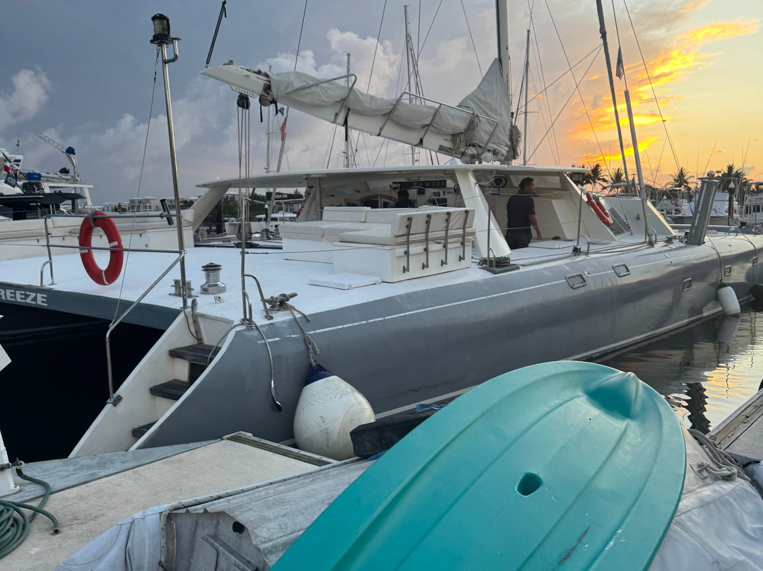 Paradise Catamarans-从莫雷洛斯港必去景点