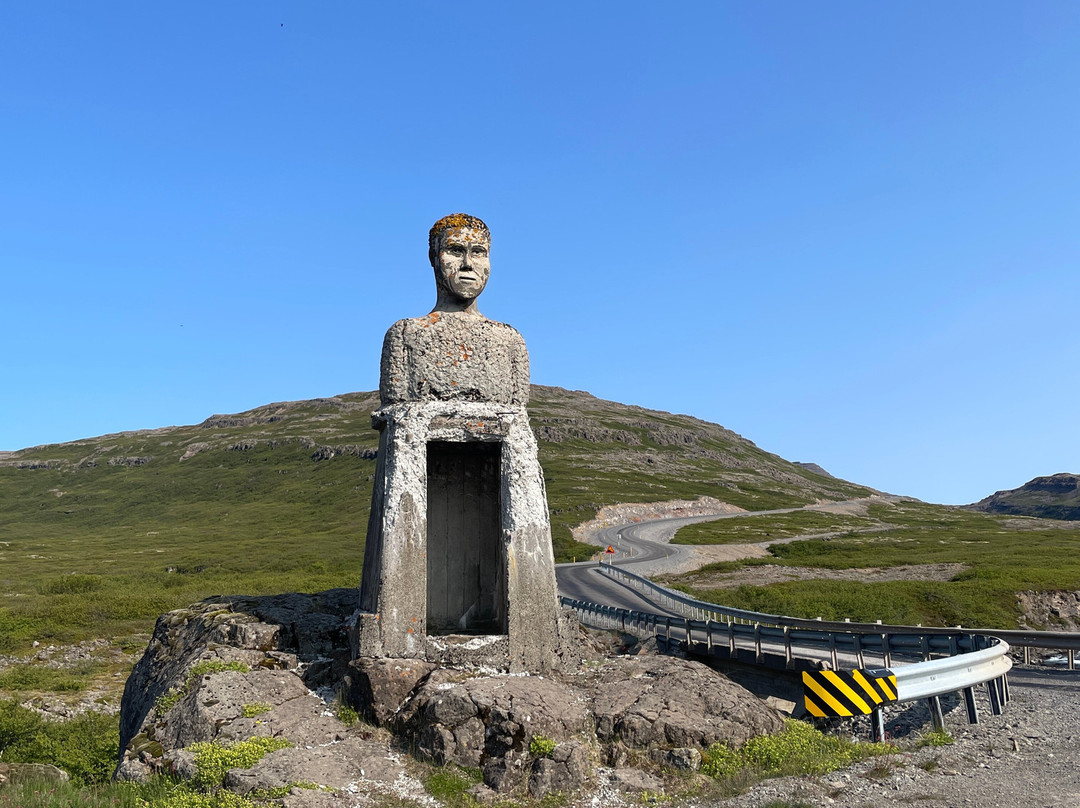 The Man In The Mountain Statue景点图片