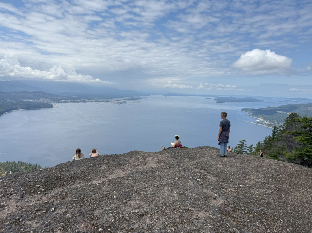 Mt Erskine Provincial Park-盐泉岛必去景点