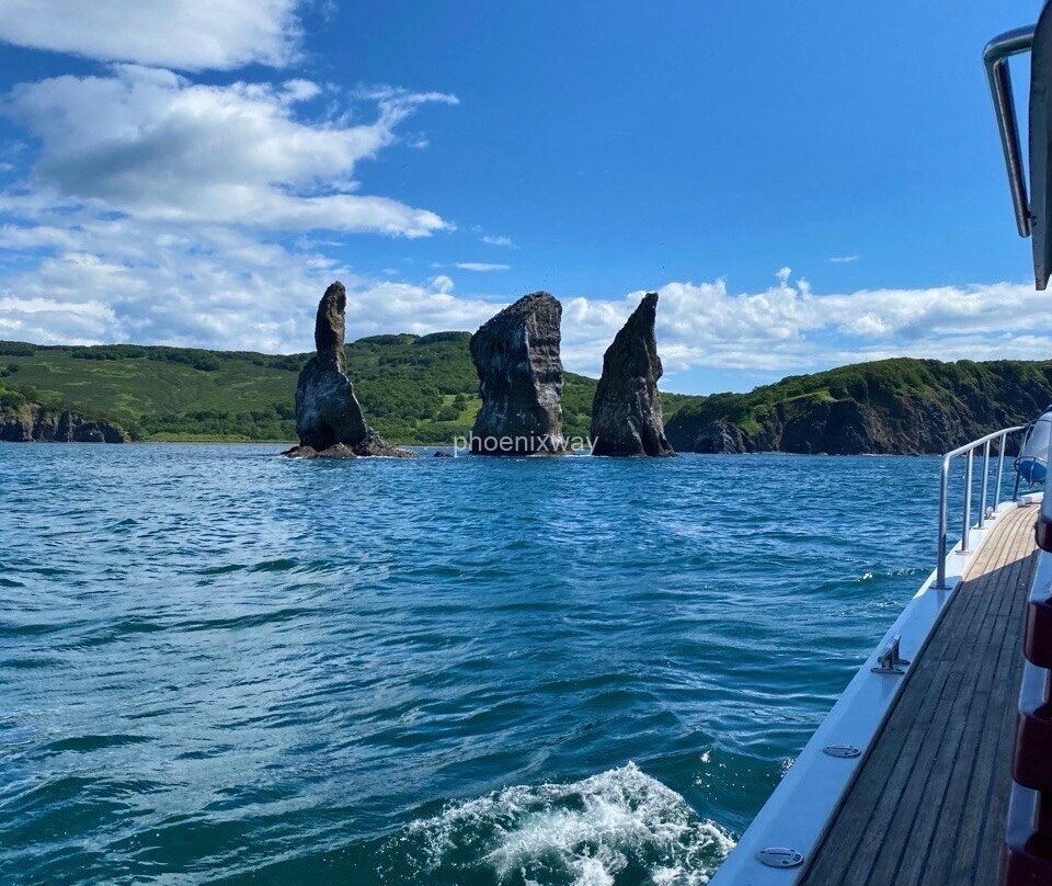 Three Brothers Rocks-堪察加彼得巴甫洛夫斯克必去景点