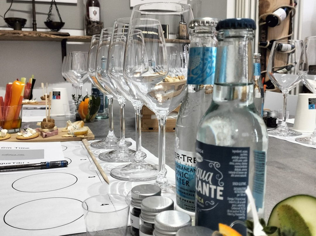 Enoteca Tibi-卡斯泰尔诺沃德尔加尔达必去景点