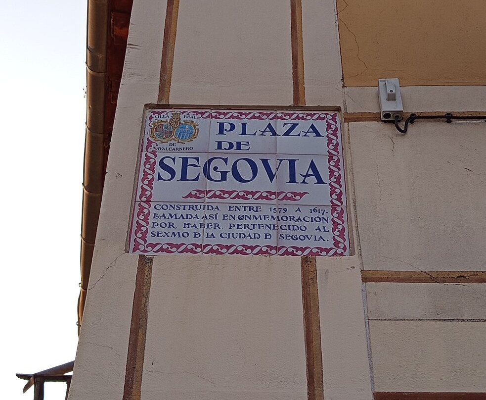 Plaza de Segovia-纳瓦尔卡尔内罗必去景点