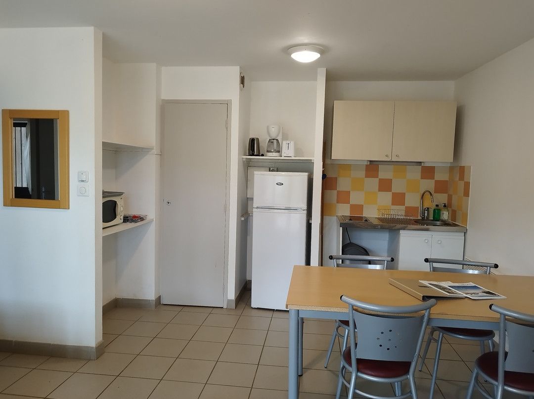 La Riviera Limousine by Popinns主图