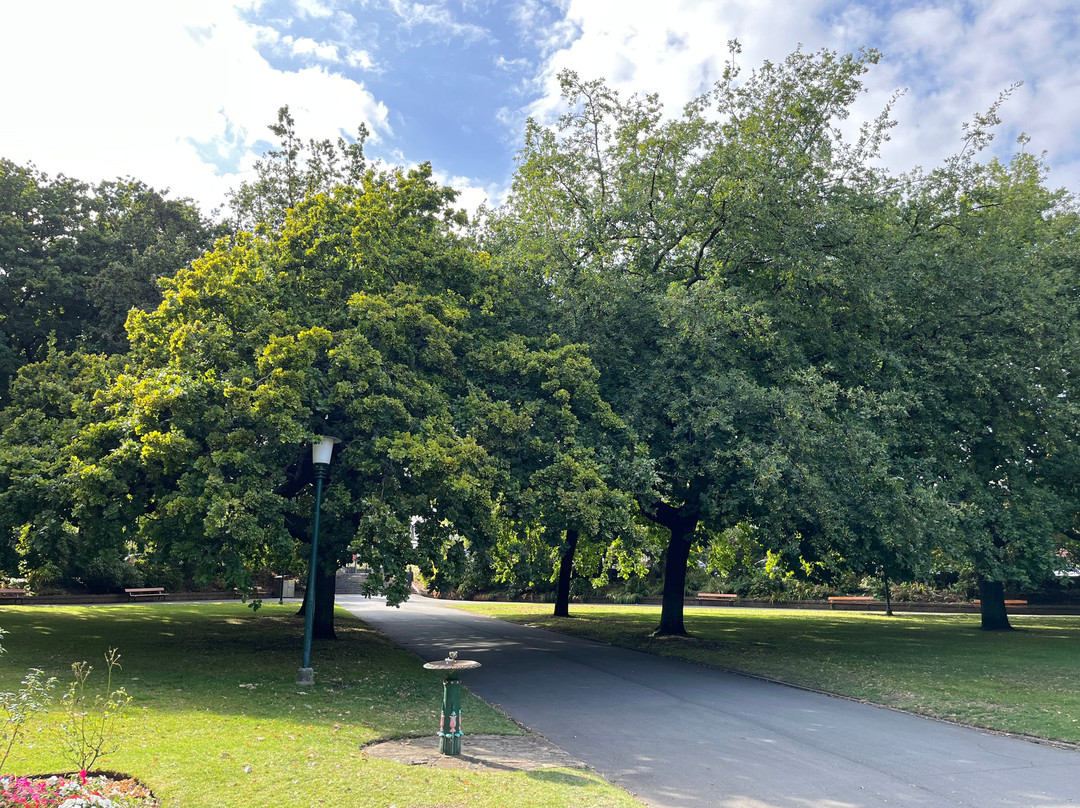 Prince's Square-朗塞斯顿必去景点