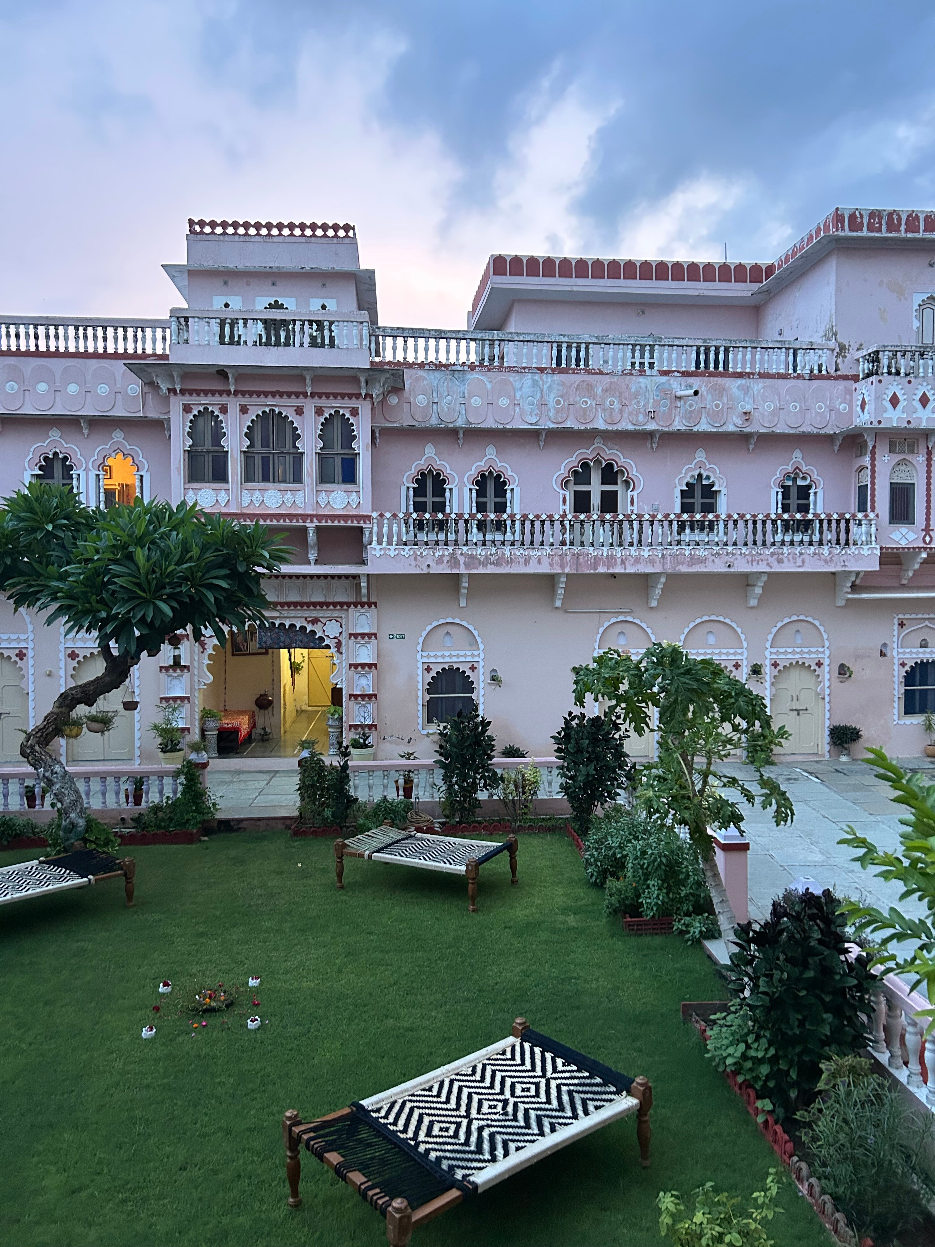 Mahal Khinwara-官方