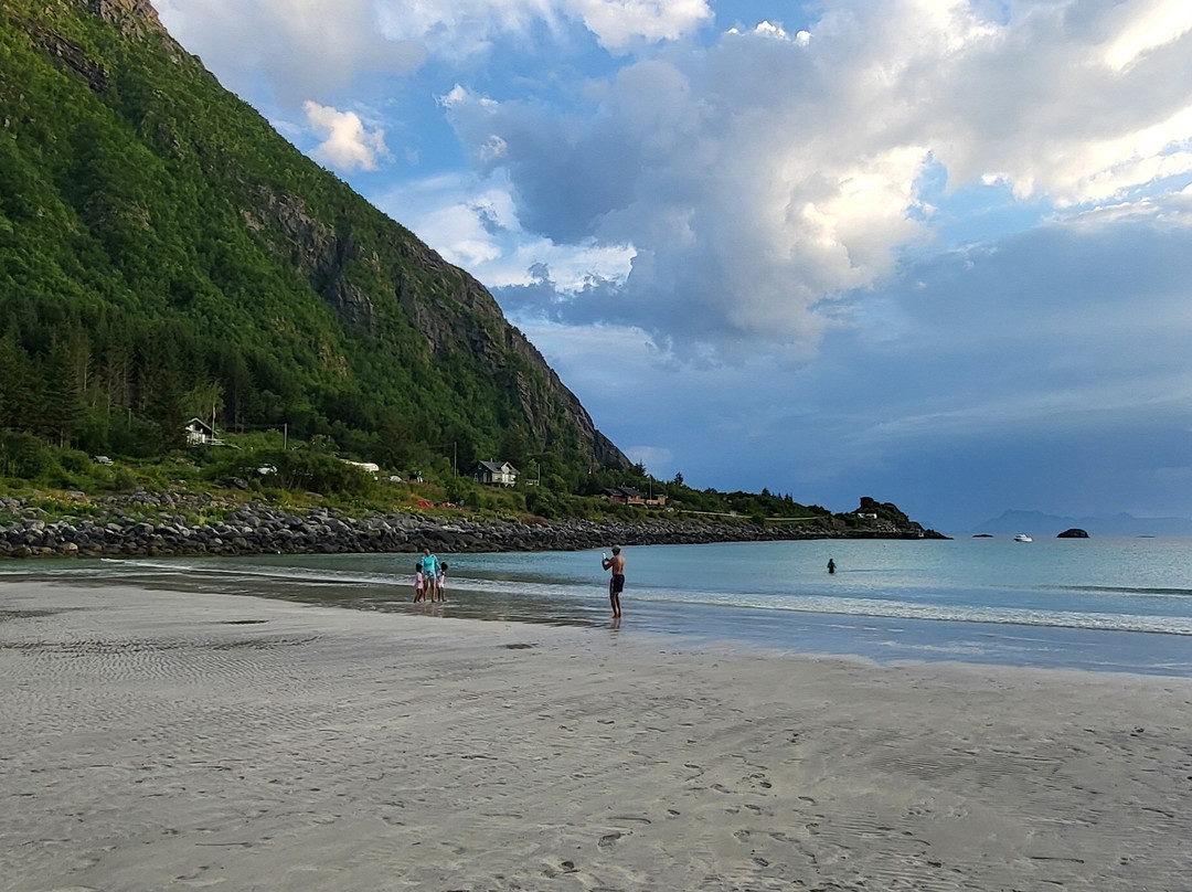 Rørvikstranda Beach-Kabelvag必去景点