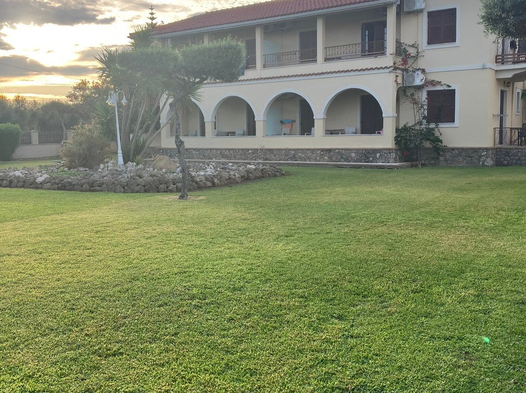 Bostonia Village主图