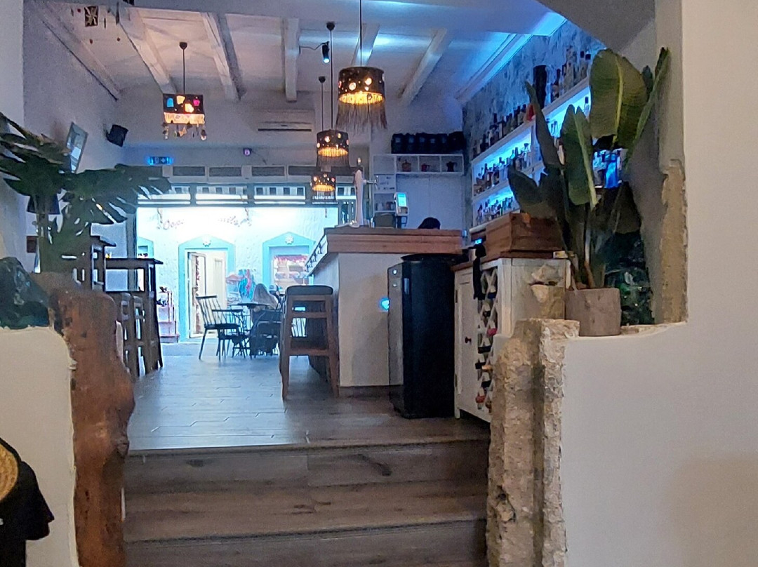 Anói Bar-Karpathos Town (Pigadia)必去景点