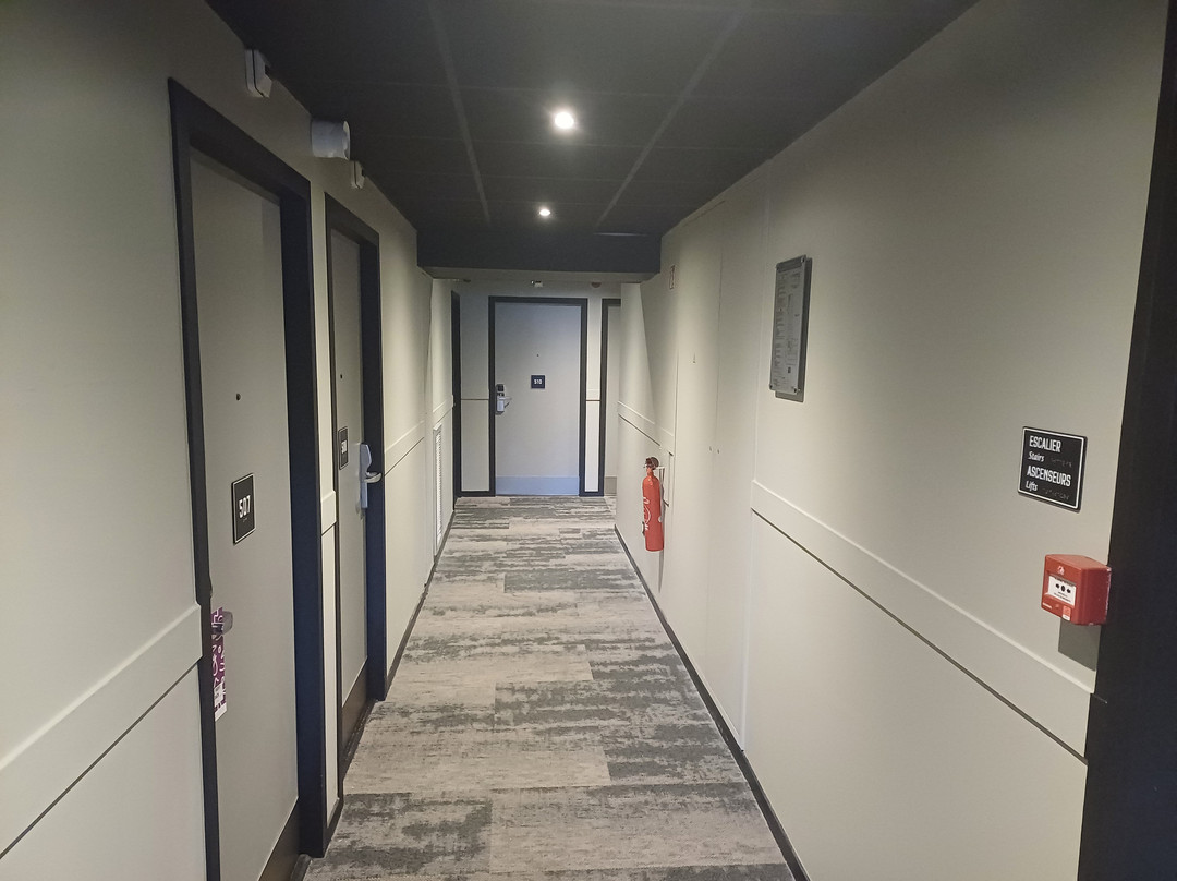 亚眠中心 - 车站钟楼酒店主图