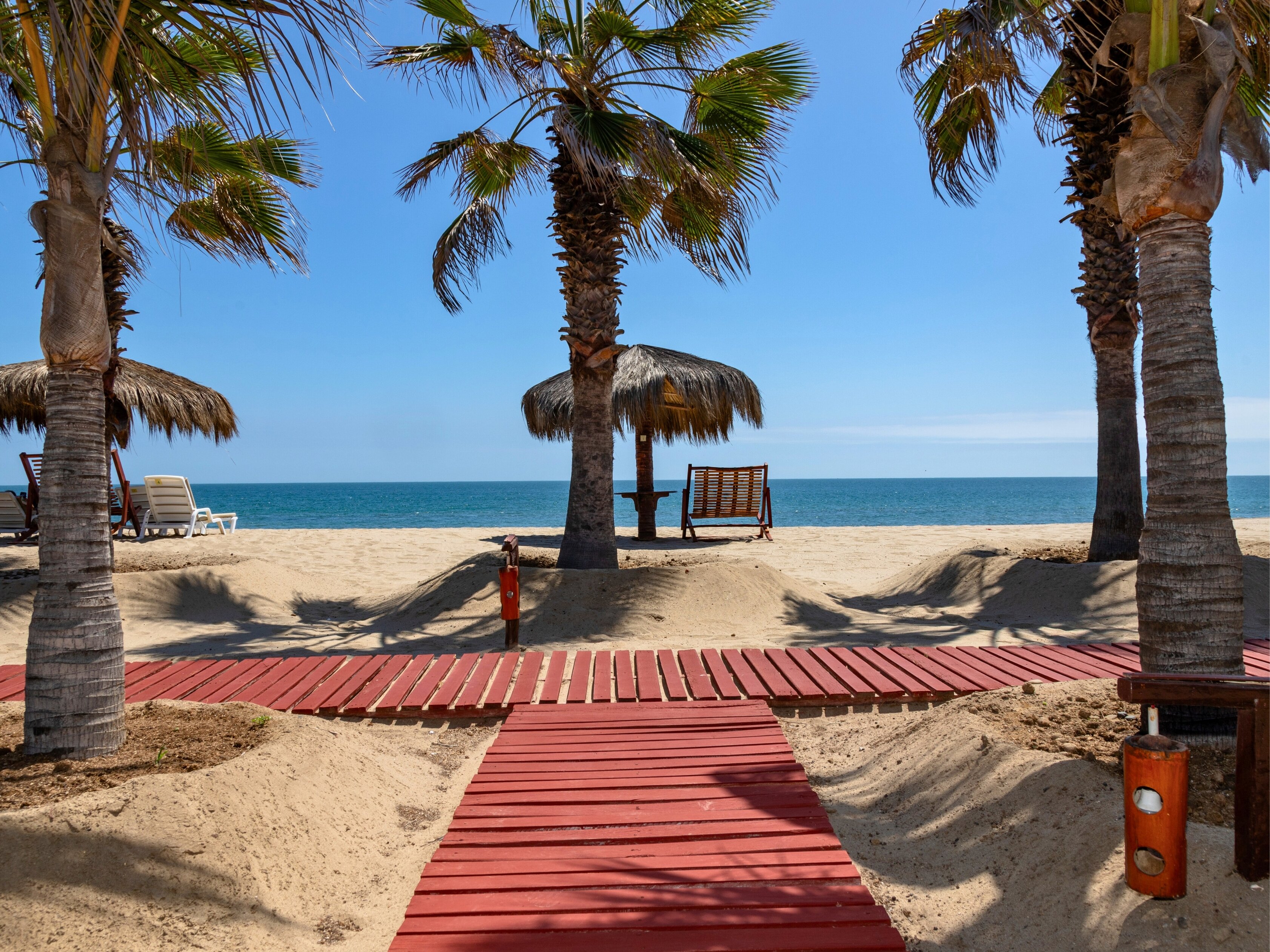 Apart Hotel Las Cherelas - Punta Sal-泳池