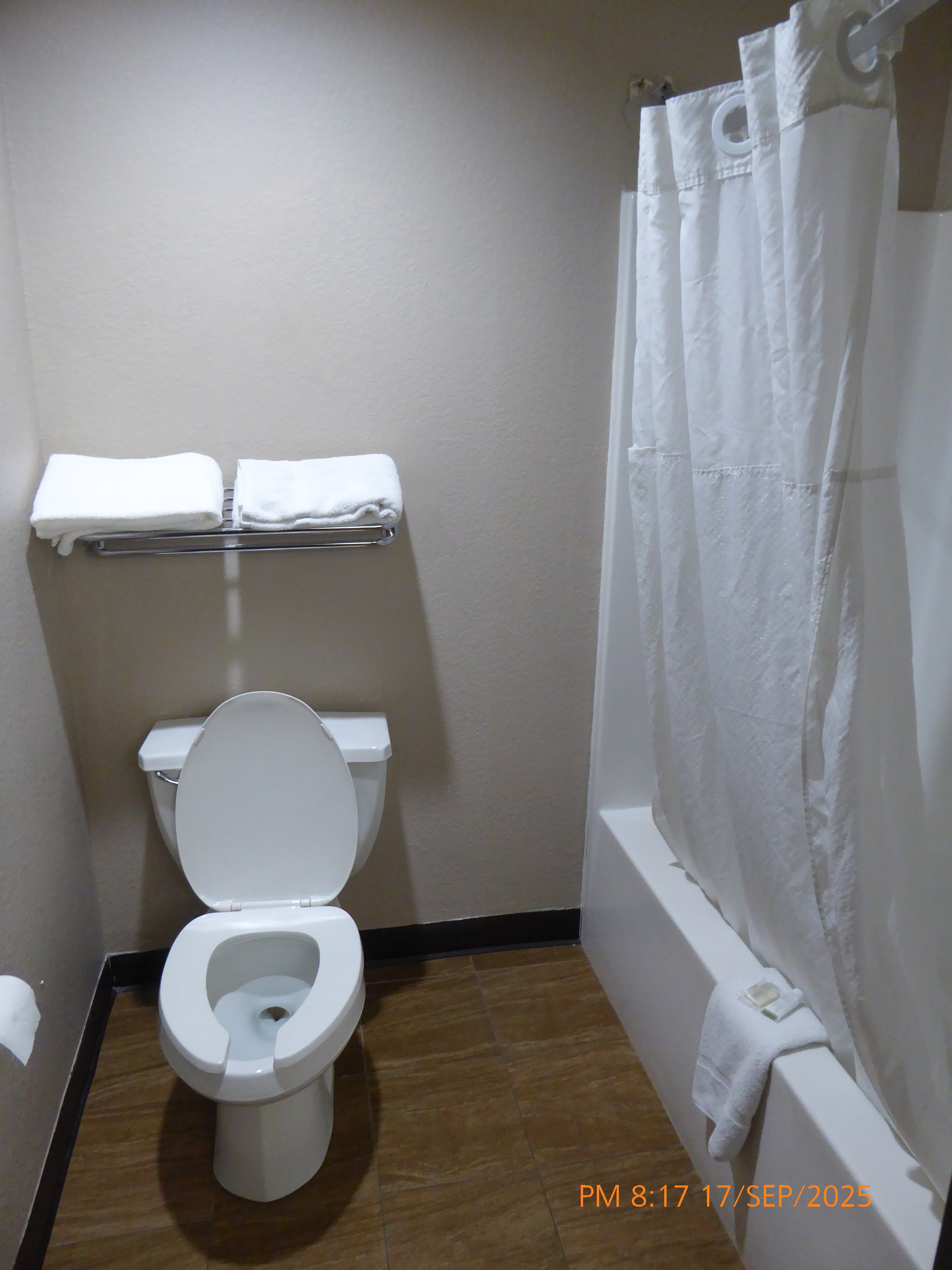 Super 8 by Wyndham Monee-浴室