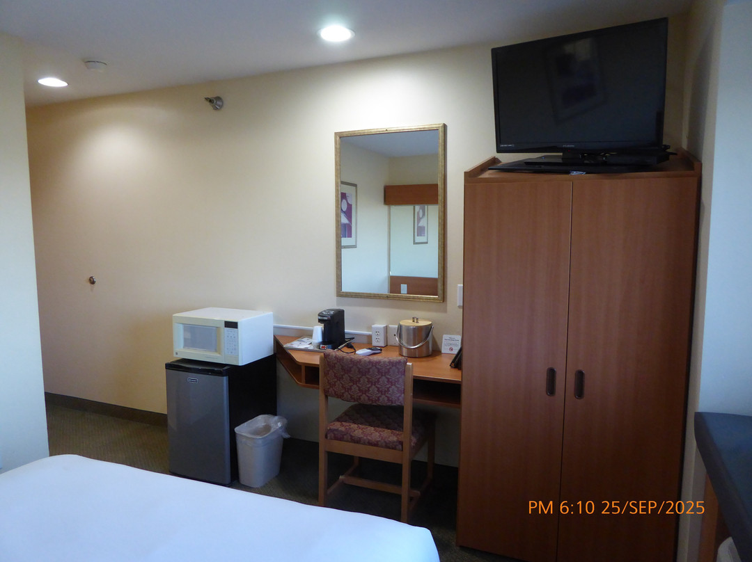 科尔法克斯麦克罗特客栈&套房酒店主图