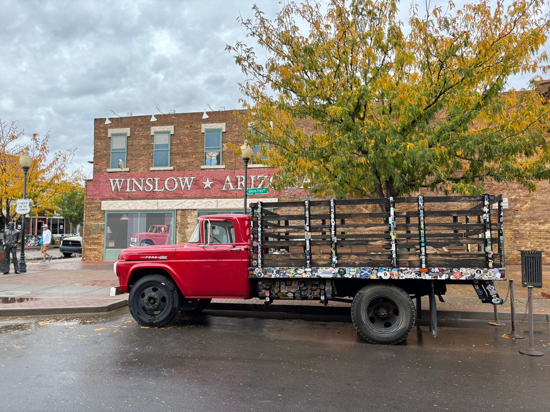 Standin' On The Corner-温斯洛必去景点