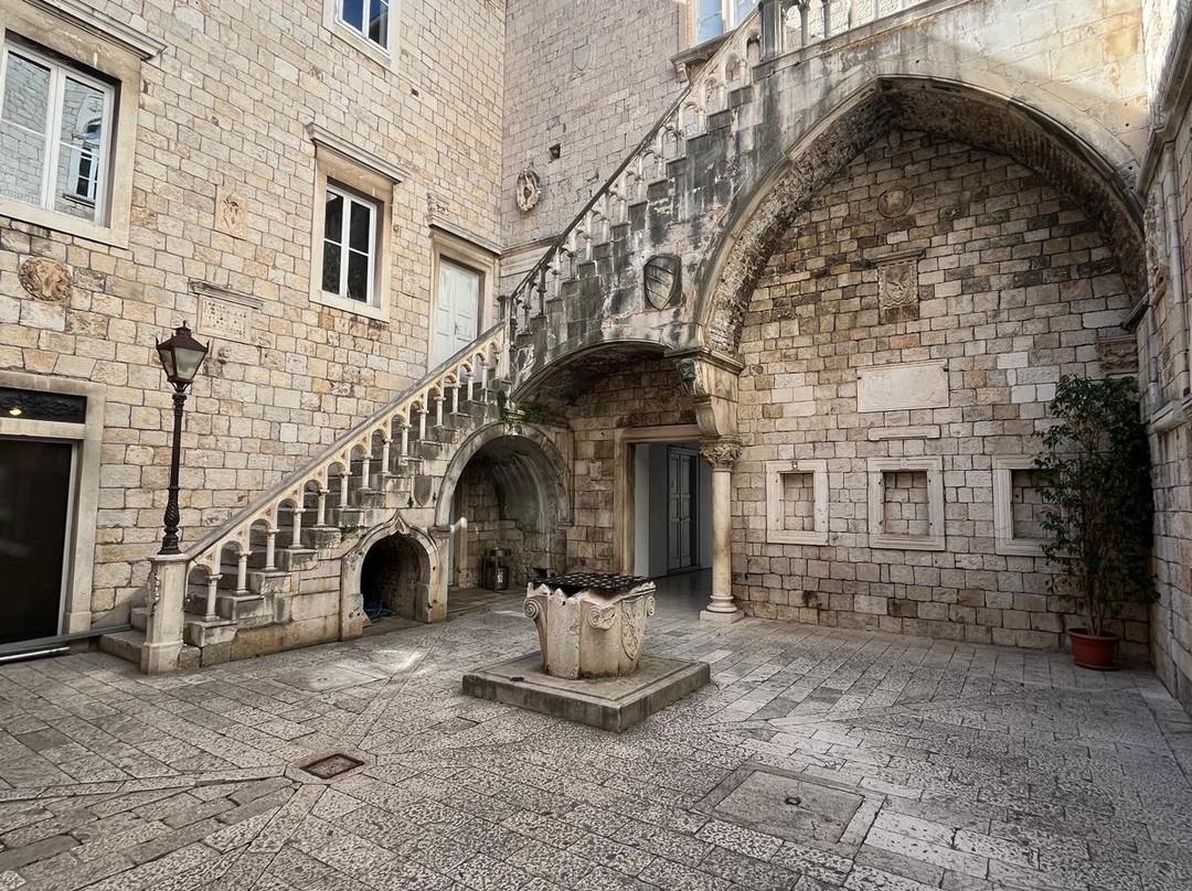 Ayuntamiento Trogir-特罗吉尔必去景点